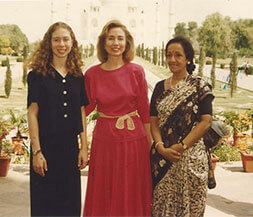 achalamoulik.com-directorgeneral-achala-hilary-clinton-tajmahal-1995